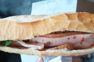 Ăn vặt Bánh Mì Mười Dũng