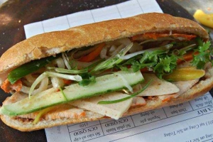 Ăn vặt Bánh Mì Năm Minh