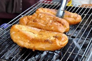Ăn vặt Bánh Mì Nướng Muối Ớt - 141 Nguyễn Huệ