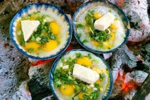 Ăn vặt Bánh Mì Nướng Muối Ớt & Trứng Cút Nướng Phô Mai
