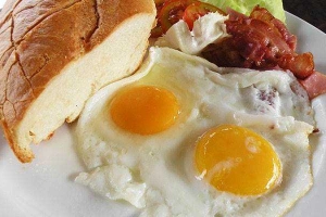 Ăn vặt Bánh Mì Ốp La Loan - Phan Chu Trinh