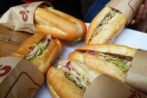 Ăn vặt Bánh Mì P - Hàng Buồm