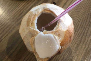 Ăn vặt Bánh Mì Pate & Dừa Xiêm - Đông Các