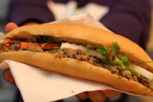 Ăn vặt Bánh Mì Pate - Trần Quốc Toản