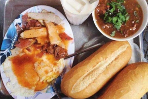 Ăn vặt Bánh Mì Pate Trứng & Sốt Vang