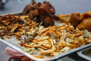 Ăn vặt Bánh Mì & Phá Lấu Bình Dân