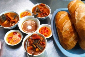 Ăn vặt Bánh Mì Phá Lấu - Phan Đình Phùng