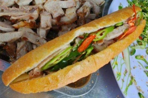 Ăn vặt Bánh Mì Phương - Nguyễn Văn Thủ