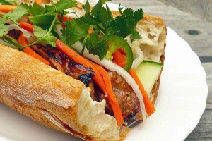 Ăn vặt Bánh Mì Quang Râu