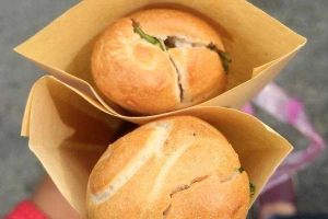 Ăn vặt Bánh Mì Que Bami & Nu