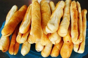 Ăn vặt Bánh Mì Que Hải Phòng - Duy Tân