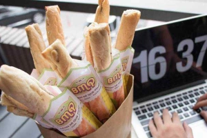 Ăn vặt Bánh Mì Que Pháp - Trần Hưng Đạo