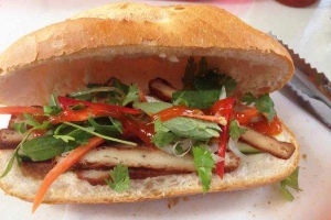 Ăn vặt Bánh Mì Sài Gòn - Bánh Mì Chả Tôm Mực