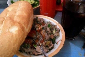 Ăn vặt Bánh Mì Thịt Bò Xào - Ao Sen