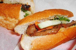 Ăn vặt Bánh Mì Thịt Nướng Túi Giấy