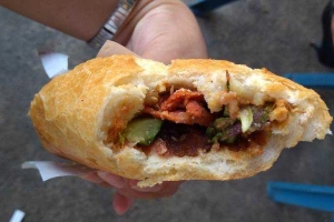Ăn vặt Bánh Mì Thịt Quay Chả