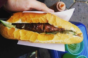 Ăn vặt Bánh Mì Thịt Xiên - Chợ Hàng Da