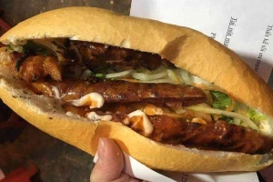Ăn vặt Bánh Mì Thịt Xiên Nướng - Chùa Láng
