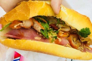 Ăn vặt Bánh Mì Tú Anh