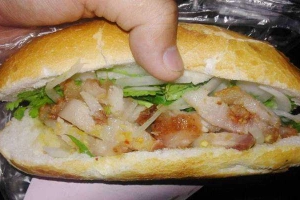 Ăn vặt Bánh Mì Tứ Quý - Phạm Văn Đồng