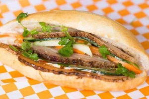 Ăn vặt Bánh Mì Việt Nhân Nóng