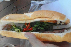 Ăn vặt Bánh Mì Việt & Nước Ép Hoa Quả