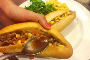 Ăn vặt Bánh Mì Vợ Ong Vàng - 169Q Tây Sơn