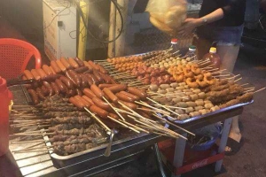 Ăn vặt Bánh Mì & Xiên Nướng - Ngõ Tự Do