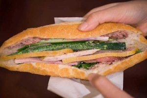Ăn vặt Bánh Mì Xíu Mại & Chả Lụa