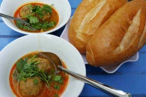 Ăn vặt Bánh Mì Xíu Mại - Lê Văn Lương