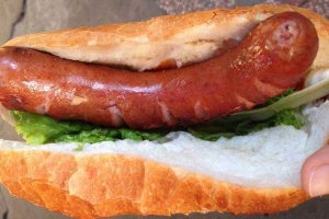 Ăn vặt Bánh Mì, Xúc Xích & Trứng Ngải Cứu - Phạm Hồng Thái