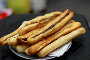 Ăn vặt Bánh Mỳ Que Đức Tỏ