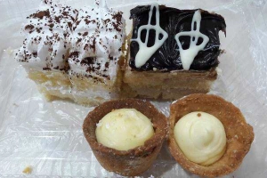 Ăn vặt Bánh Ngọt - Phạm Hùng