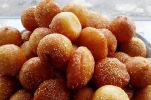 Ăn vặt Bánh Ram - Ngô Mây