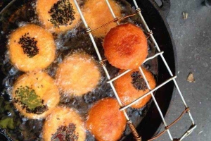 Ăn vặt Bánh Rán Bà Chăn