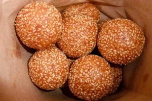 Ăn vặt Bánh Rán Cổ Truyền - Hàng Chiếu