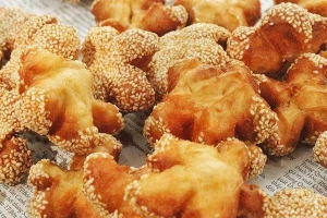 Ăn vặt Bánh Tiêu Nhà Thờ Kỳ Đồng