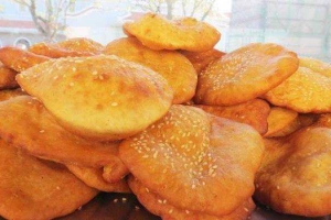 Ăn vặt Bánh Tiêu Trần Quốc Toản