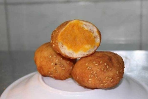 Ăn vặt Bánh Tiêu Trứng Muối