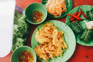 Ăn vặt Bánh Tôm Hồ Tây - Lê Hồng Phong