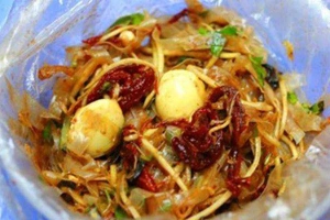 Ăn vặt Bánh Tráng Trộn - Đông Thạnh
