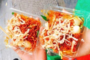 Ăn vặt Bánh Tráng Trộn Sate