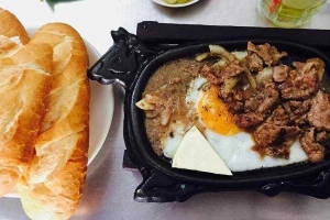 Ăn vặt Bé Chung - Cà Ri Ếch & Bánh Mì Ốp La