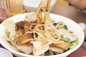 Ăn vặt Bé Na - Cao Lầu & Mì Quảng