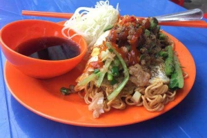 Ăn vặt Bột Chiên & Nui Xào - 133 Xô Viết Nghệ Tĩnh