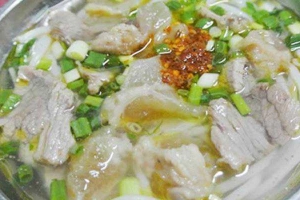 Ăn vặt Bún Bò Gân