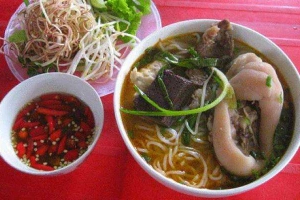 Ăn vặt Bún Bò Giò Heo