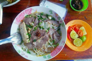 Ăn vặt Bún Bò Huế - 3 Vạn Kiếp