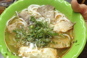 Ăn vặt Bún Bò Huế - Lê Hồng Phong