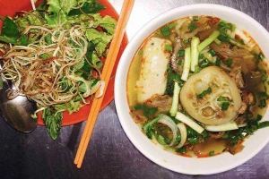 Ăn vặt Bún Bò Huế Nguyên Hồng